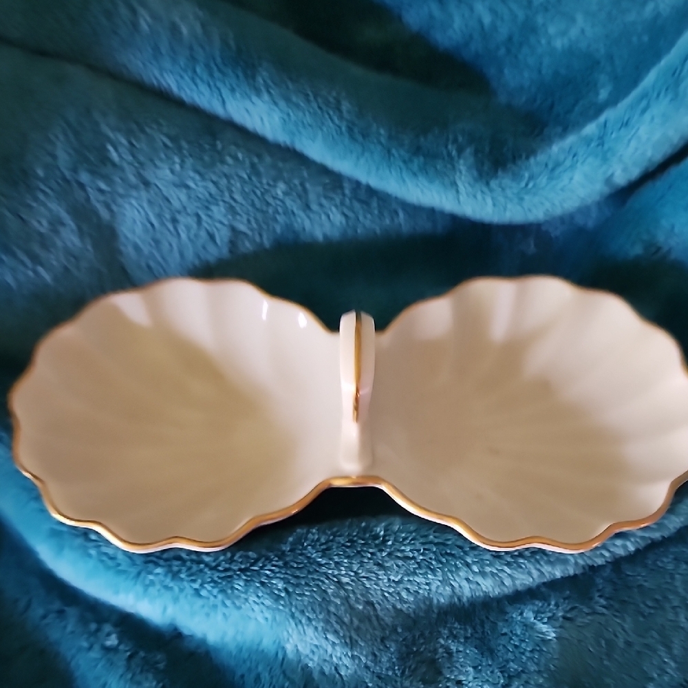 Lenox Cream and Gold Scalloped Dish